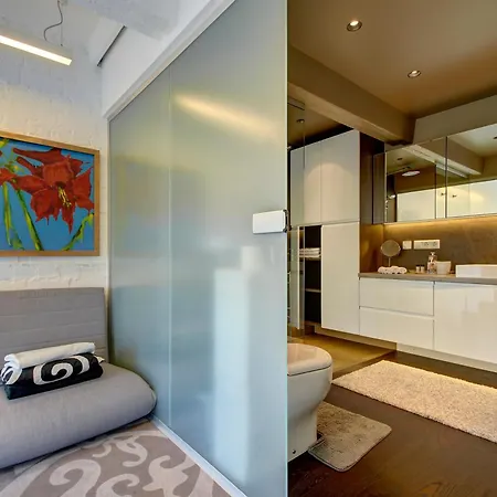 Loft 66/a View *